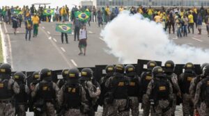 Leia mais sobre o artigo STF forma maioria para condenar cinco PMs do DF a 16 anos pelo 8/1