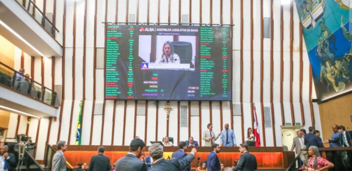 ALBA aprova dois empréstimos do Executivo sob obstrução da oposição e sessão entra pela madrugada