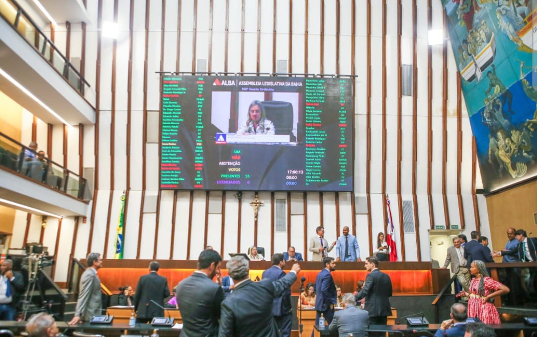 ALBA aprova dois empréstimos do Executivo sob obstrução da oposição e sessão entra pela madrugada