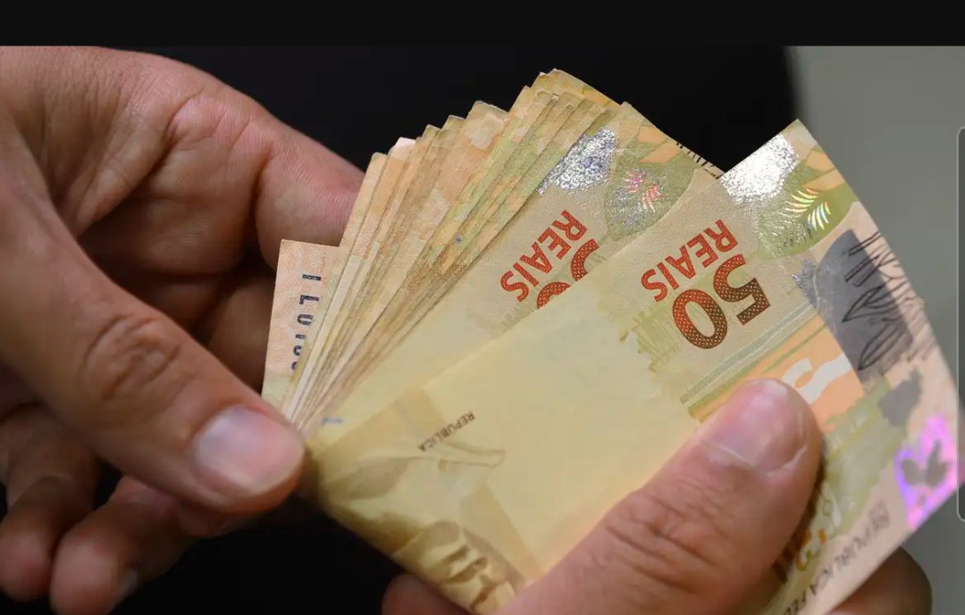 Segunda Parcela do Décimo Terceiro Pode Ser Usada para Investir, Diz Especialista