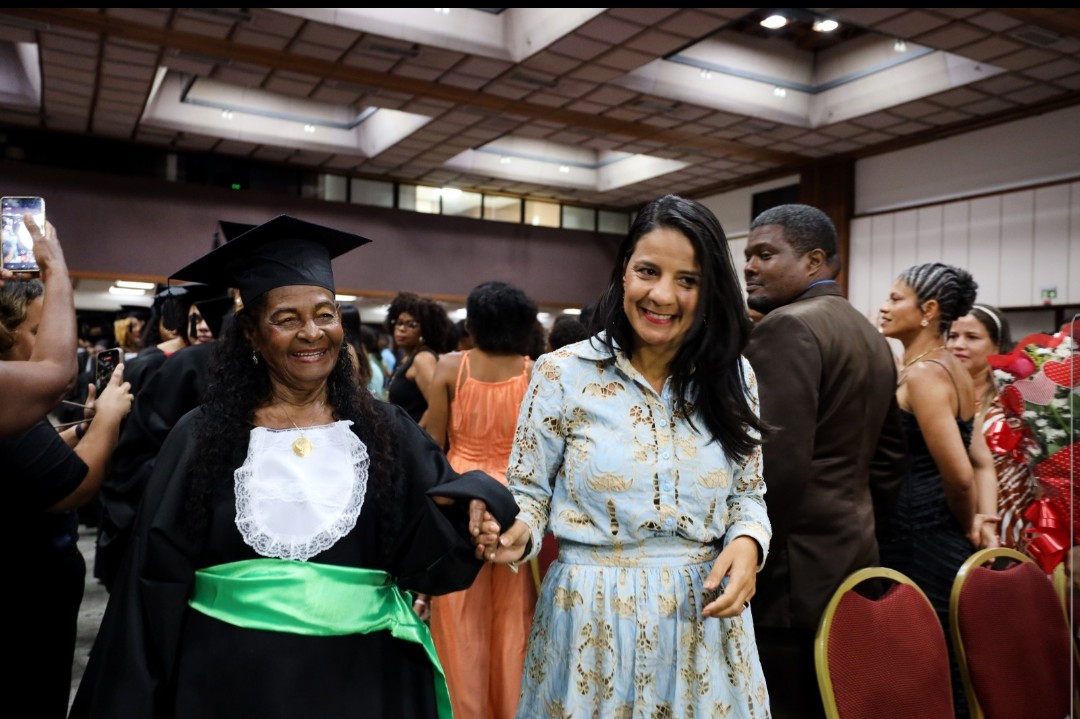 Formatura da EJA celebra conclusão do ensino médio de 293 estudantes da rede estadual de ensino