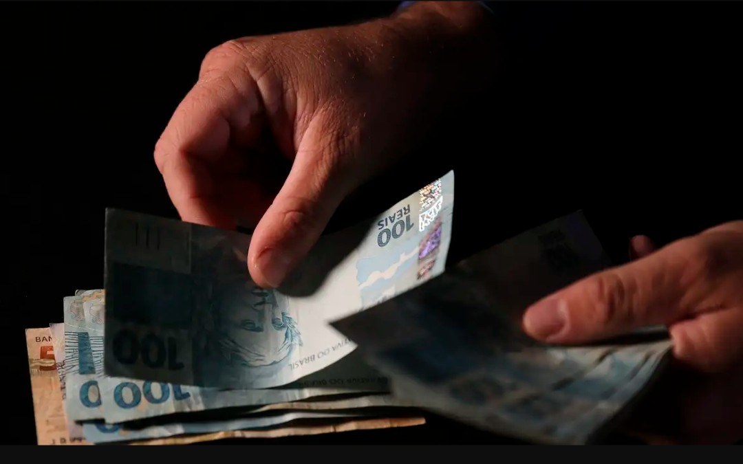 Governo libera saldo do FGTS retido pelo saque-aniversário