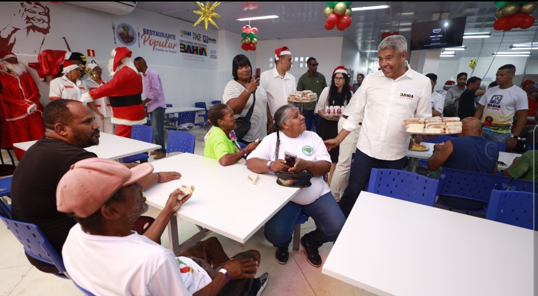 Governador participa do Natal Mais Social com cardápio especial no Restaurante Popular da Liberdade