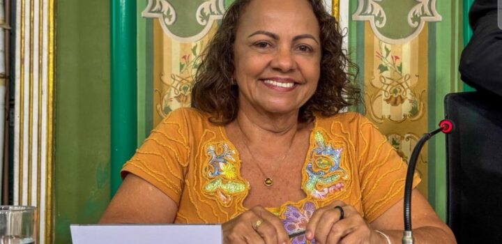 Aladilce homenageia Mãe Carmen comoícone de resistência à intolerância religiosa