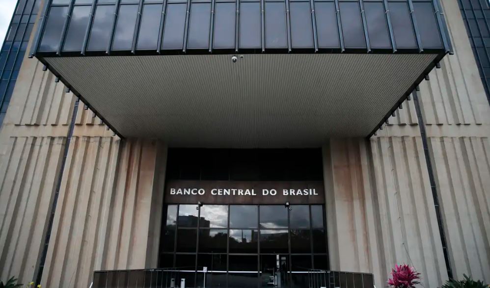 Mercado financeiro eleva projeção do PIB para 2,25% em 2025