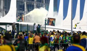 Leia mais sobre o artigo Câmara aprova projeto que reduz penas dos condenados pelo 8 de janeiro