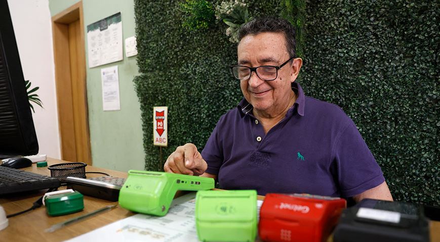 IBGE mostra que um a cada quatro idosos trabalhava em 2024