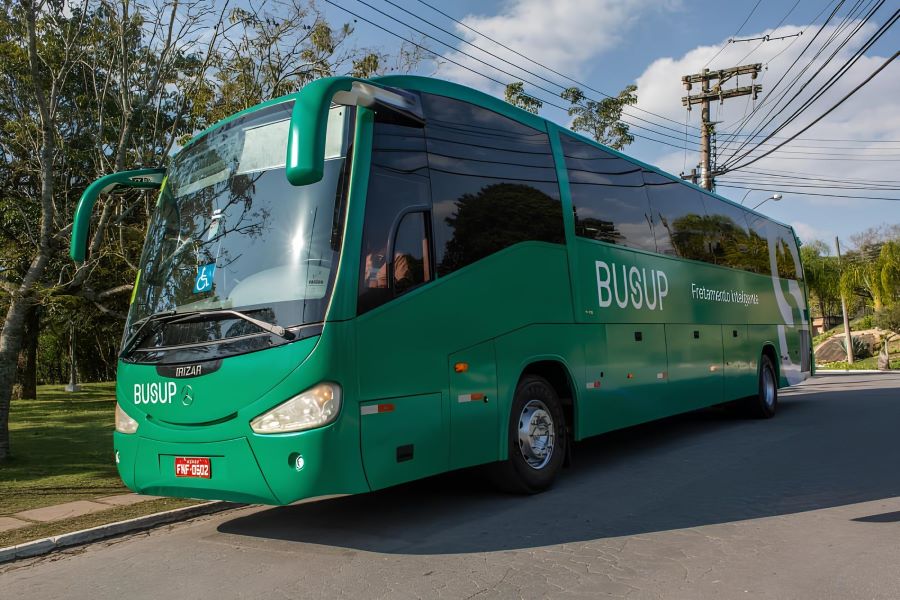 Contratações temporárias pressionam logística de transporte; startup usa IA para ajudar empresas