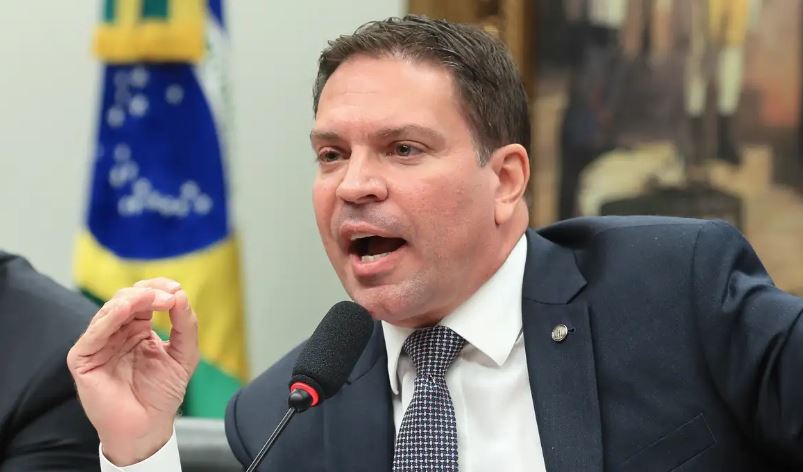 Moraes pede aos Estados Unidos extradição de Ramagem