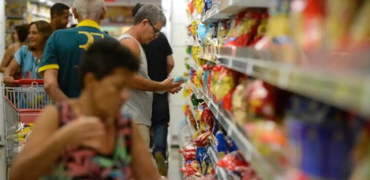 Em novembro, custo da cesta básica diminui em 24 capitais, diz DIEESE