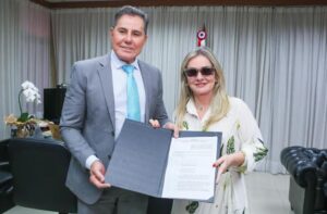 Leia mais sobre o artigo Ivana Bastos recebe a visita do presidente eleito do Tribunal de Justiça, desembargador Edivaldo Rotondano