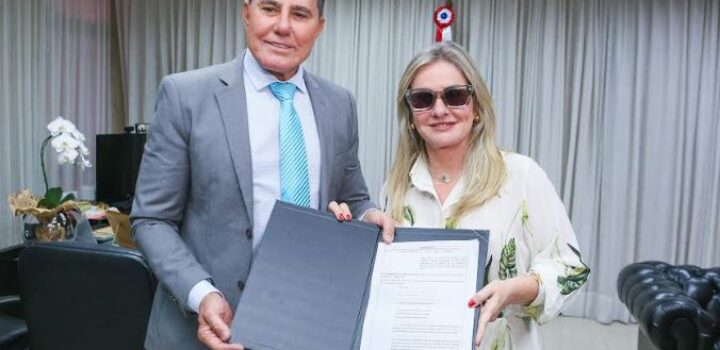 Ivana Bastos recebe a visita do presidente eleito do Tribunal de Justiça, desembargador Edivaldo Rotondano