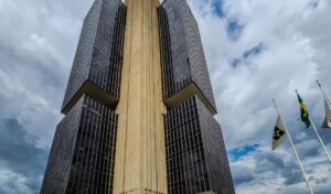 Leia mais sobre o artigo BC mantém juros básicos em 15% ao ano pela quinta vez seguida