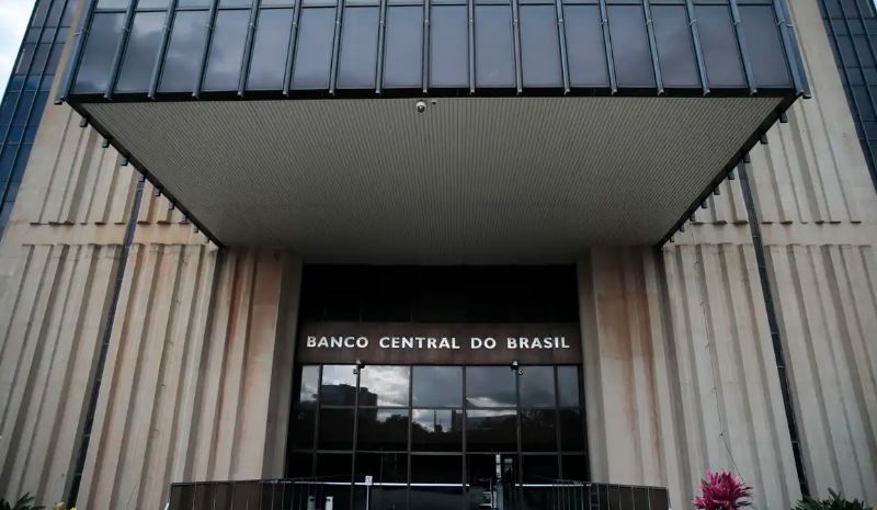 Especialistas comentam decisão do BC de manter a Selic em 15%