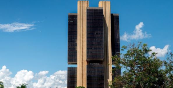 Manutenção da Selic em 15% impõe custo elevado à economia, avalia CNI