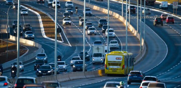 Busca por carros com mais de 20 anos cresce 18% após isenção do IPVA, aponta Webmotors