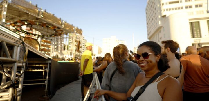 Pôr do Som celebra a chegada de 2026 com reverência aos orixás e homenagem à Mãe Carmen