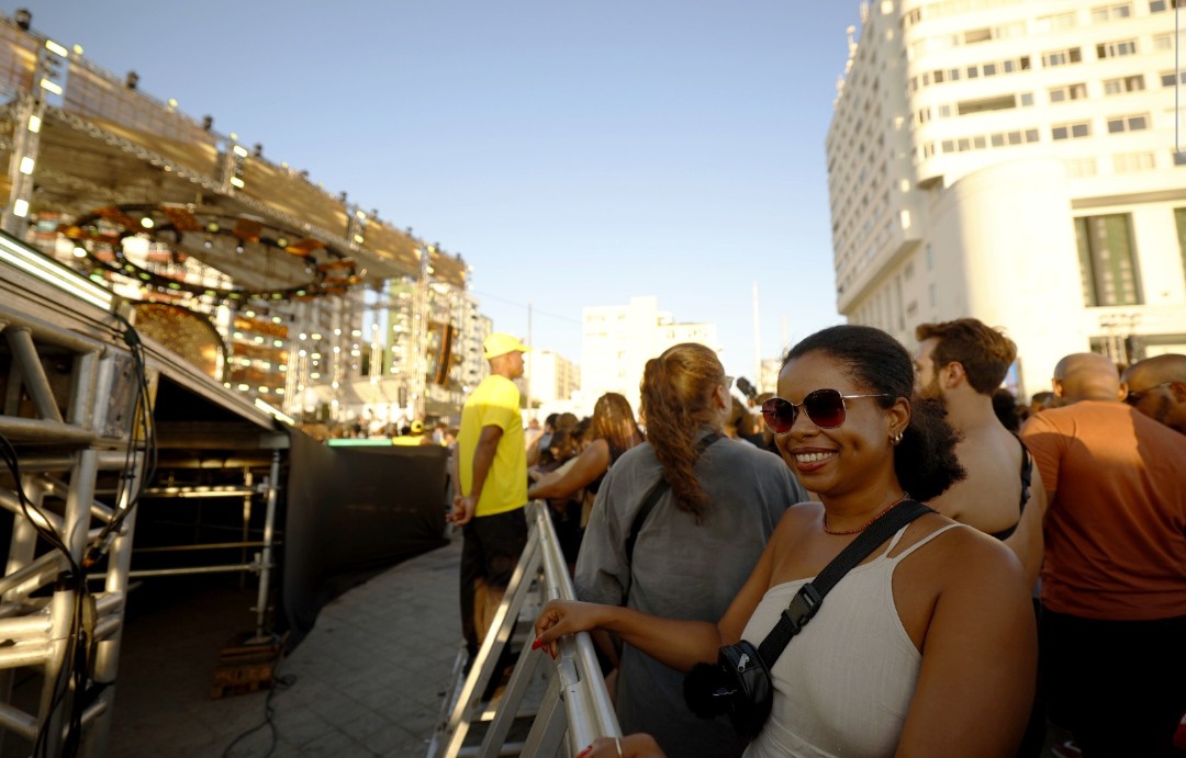 Pôr do Som celebra a chegada de 2026 com reverência aos orixás e homenagem à Mãe Carmen