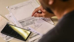 Leia mais sobre o artigo Salário mínimo de R$ 1.621 começa a valer nesta quinta-feira