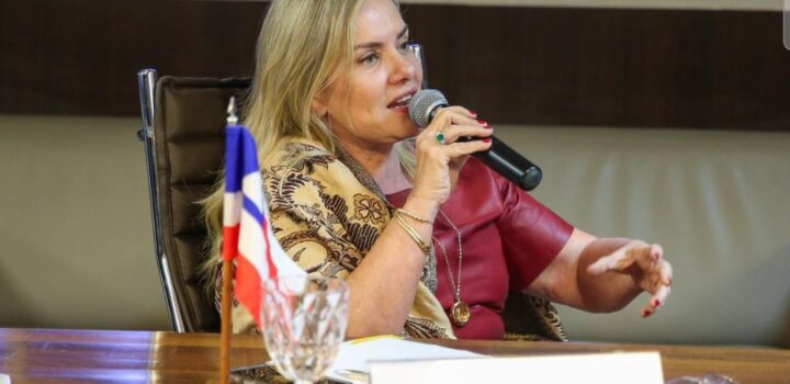 Ivana Bastos toma posse na Mesa Diretora da UNALE