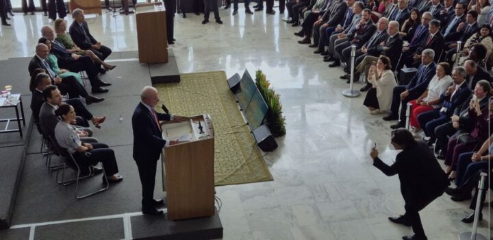 Em Brasília, Jerônimo Rodrigues participa de ato no Palácio do Planalto sobre os três anos do 8 de Janeiro