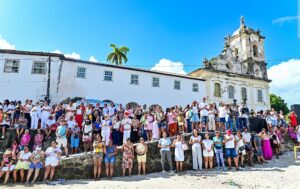 Leia mais sobre o artigo Fiéis levam imagem do Senhor do Bonfim à Conceição da Praia em procissão marítima que precede Lavagem