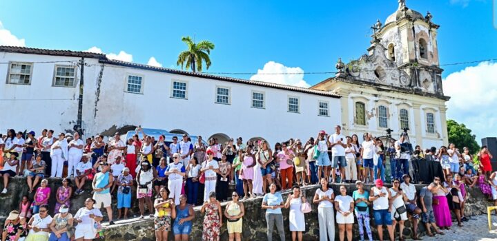 Fiéis levam imagem do Senhor do Bonfim à Conceição da Praia em procissão marítima que precede Lavagem