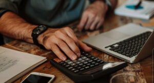 Leia mais sobre o artigo Reenquadramento do MEI em 2026: prazo termina em janeiro e exige atenção