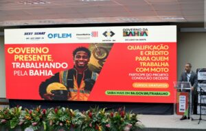 Leia mais sobre o artigo Estado entrega mais de 200 certificados, kits de proteção e bags para mototaxistas e motofretistas da Bahia