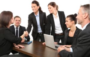 Leia mais sobre o artigo Liderança moderna: O desafio de engajar profissionais e transformá-los em times