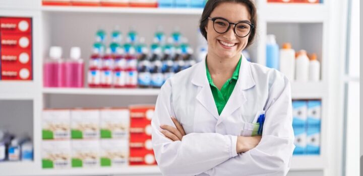 Dia do Farmacêutico: Catho divulga média salarial e destaca mais de 1.300 vagas