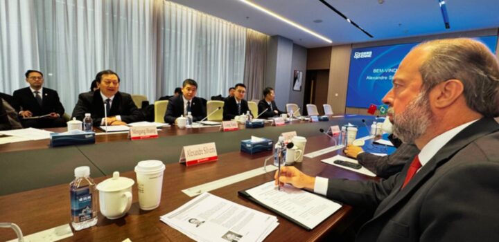 Silveira aprofunda diálogo com chineses sobre cadeia do urânio e energia nuclear