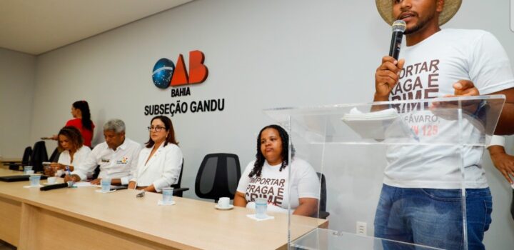 Governador Jerônimo Rodrigues discute impactos da queda no preço do cacau com produtores e prefeitos em Gandu