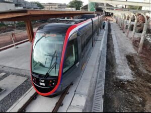 Leia mais sobre o artigo Moradores do Subúrbio Ferroviário participam da 1ª viagem-teste do VLT&nbsp; no trecho Calçada-Lobato