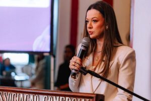 Leia mais sobre o artigo Isabela Suarez participa de novena do Senhor do Bonfim