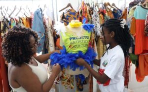 Leia mais sobre o artigo Férias na Escola: Colégios estaduais recebem estudantes para oficinas de arte, empreendedorismo e práticas esportivas