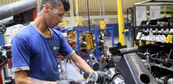 Produção industrial avança em 8 dos 15 locais pesquisados em novembro