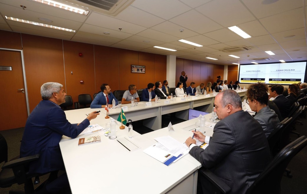 Durante reunião com prefeito, governador detalha ações e investimentos em Baianópolis