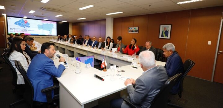 Governador se reúne com prefeito de Itarantim e destaca investimentos no município