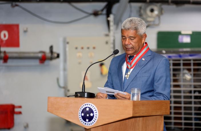Governador Jerônimo Rodrigues recebe Medalha de Mérito Naval durante a Operação Aspirantex 2026