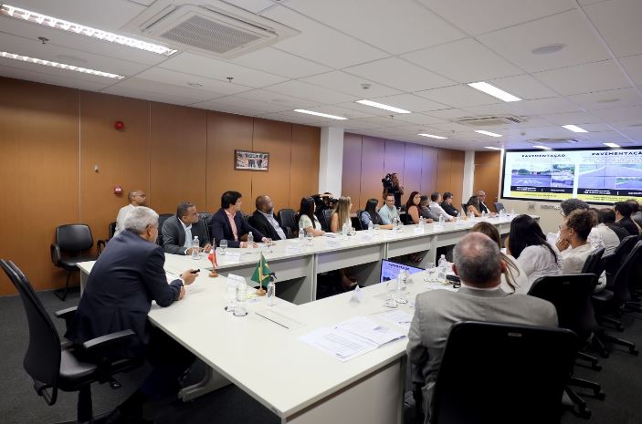 Reunião entre Governo do Estado e Prefeitura de Simões Filho reforça investimentos em áreas prioritárias