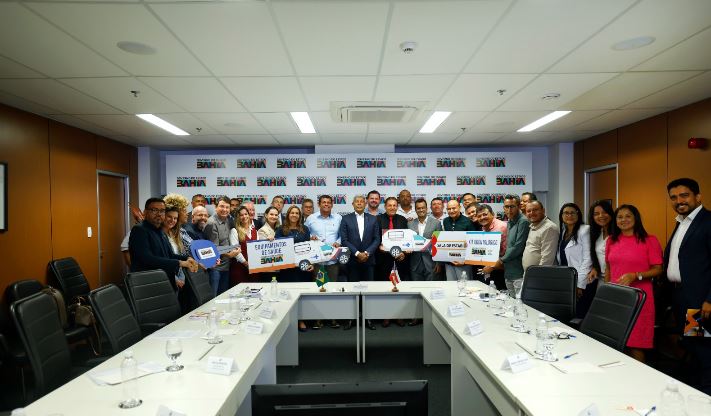 Governador recebe prefeito de Muquém do São Francisco e discute investimentos estruturantes para o município