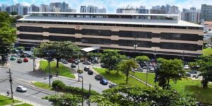 Leia mais sobre o artigo Shopping Itaigara renova parceria com Semob e BRT em operação especial para o Desfile dos Palhaços do Rio Vermelho e Festa de Iemanjá