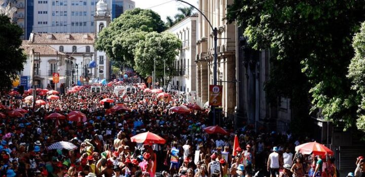 73% dos bares e restaurantes esperam faturar mais no Carnaval de 2026