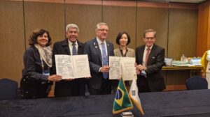 Leia mais sobre o artigo Na Coreia do Sul, governador firma novo acordo para produção de biomedicamento para tratamento de câncer e doenças raras