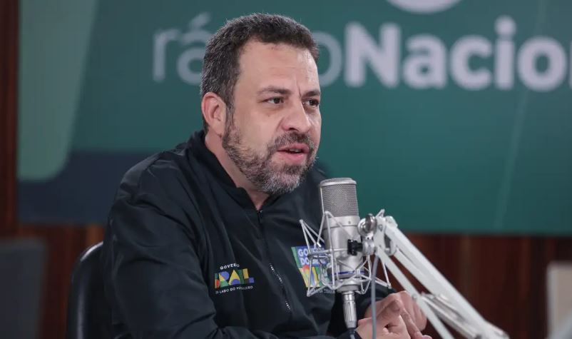 Acabar com a escala 6×1 é prioridade do governo, afirma Boulos