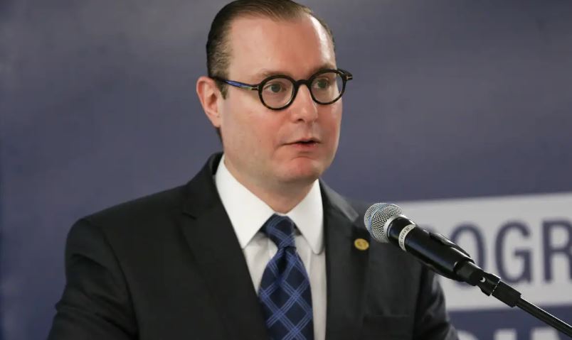 Zanin autoriza empresária a ficar em silêncio na CPMI do INSS