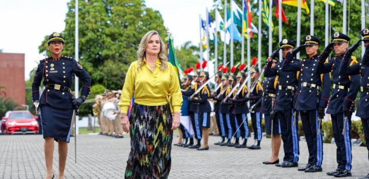 Assembleia Legislativa vive manhã inédita com a 1ª presidente passando em revista a tropa da PM