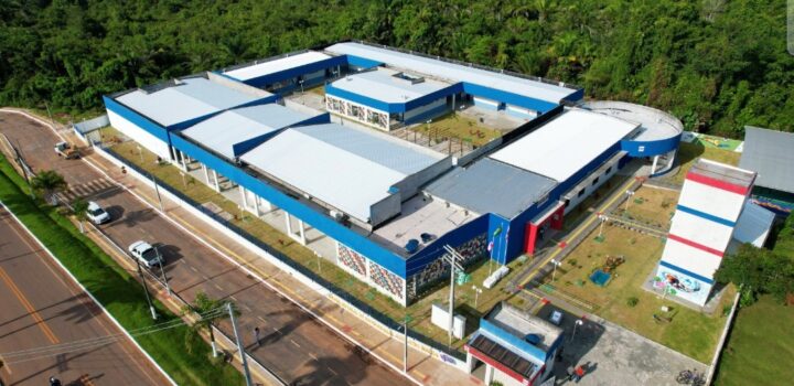 Em Nilo Peçanha, governador entrega nova escola de tempo integral, pavimentação e equipamentos de saúde