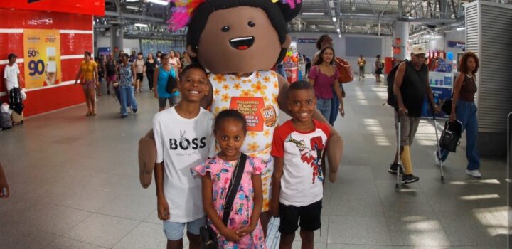 Em ritmo de Carnaval, estações do metrô recebem ações de cuidado e combate à exploração infantil